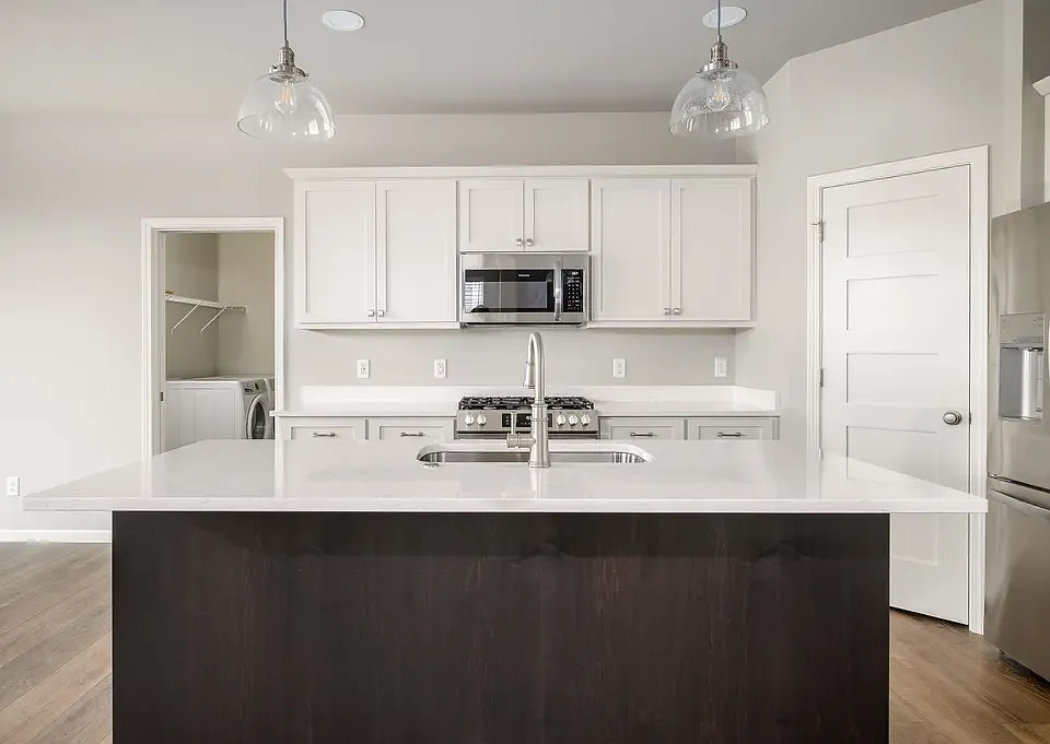 3 bed, 2.5 bath, 1876 sqft, $3,150 — Photo 3
