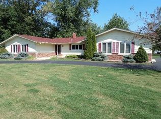 744 Sycamore Ln, Dundee, IL 60118