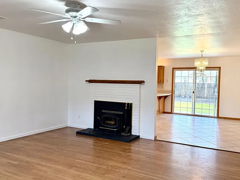 2335 N Douty St — Photo 4