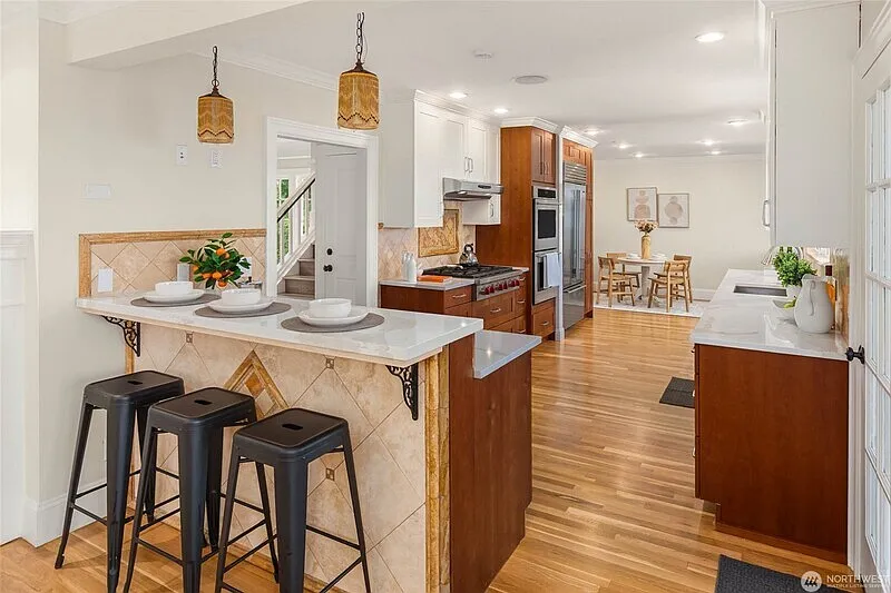 5 bed, 3.5 bath, 4400 sqft, $10,000 — Photo 4