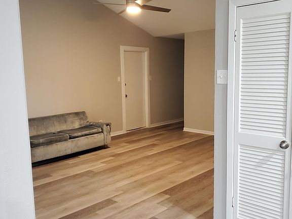 4th image of 10940 Rack St