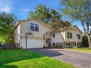 23 W Suffield Dr, Arlington Heights, IL 60004
