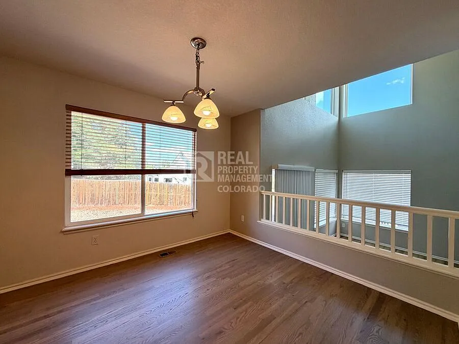 3 bed, 2.5 bath, 2250 sqft, $3,099 — Photo 4