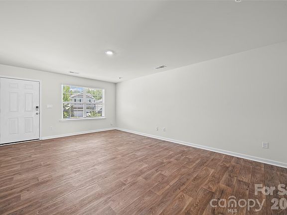 4th image of 2121 Allium Dr