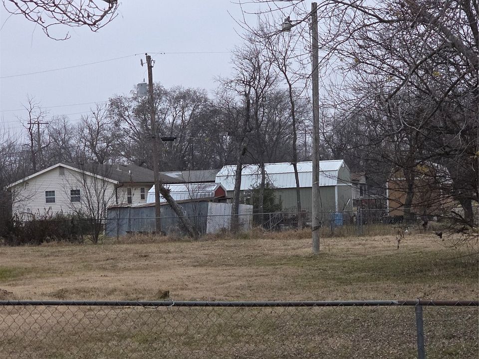 2nd image of 415 E Holly St