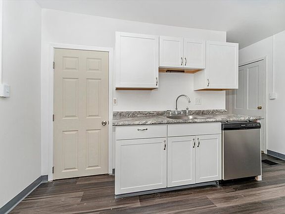 3rd image of 541 Salem Ave APT 1