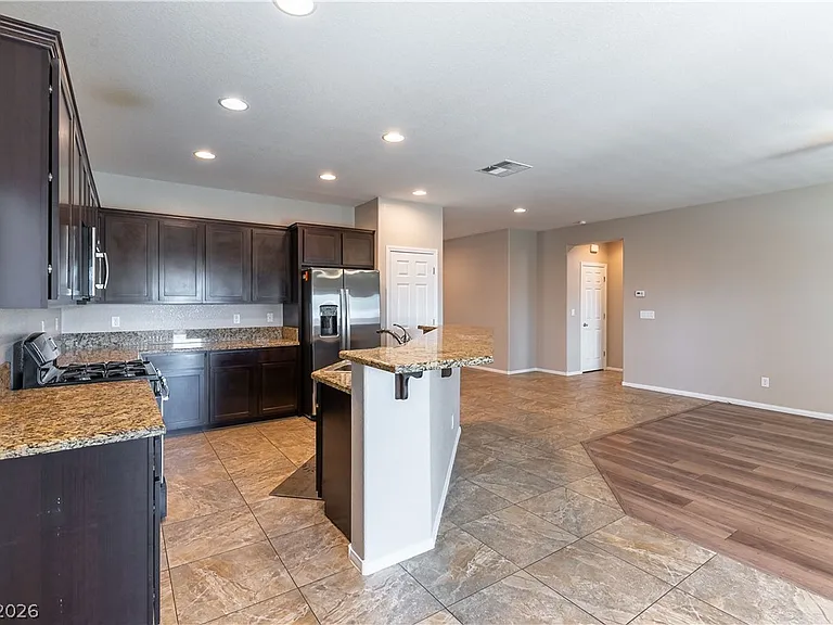 205 Dela Cruz Ave — Photo 8