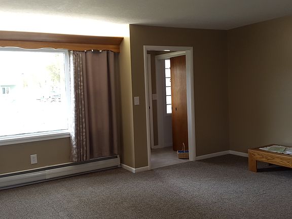 4th image of 375 Logan St