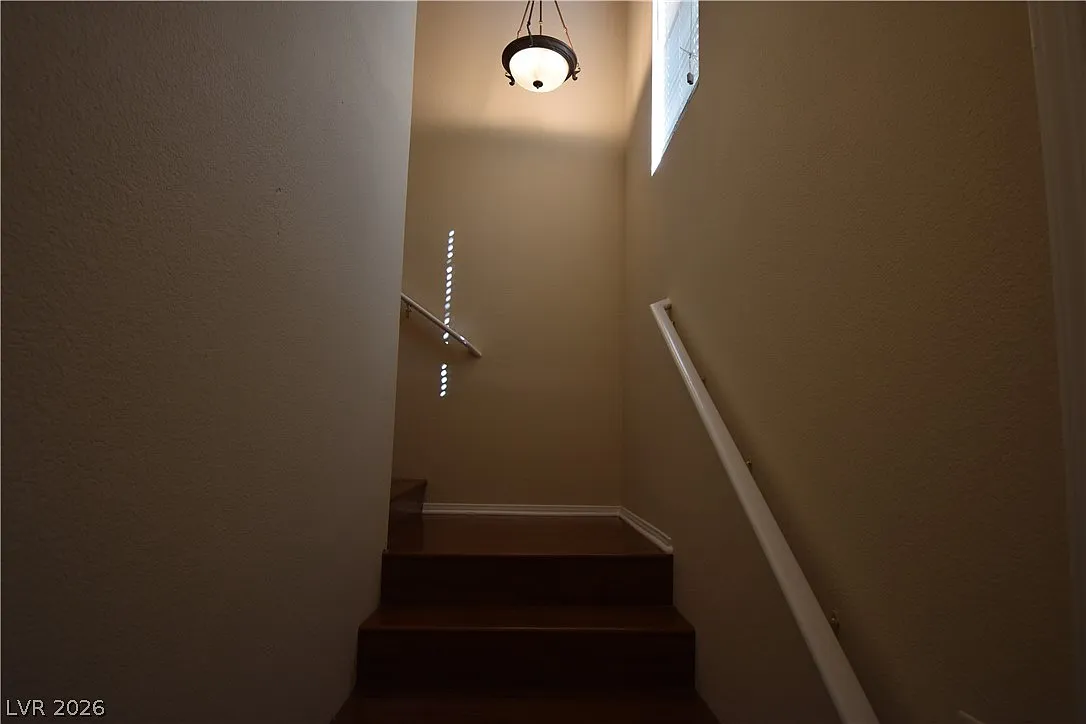 1 bed, 1.0 bath, 889 sqft, $1,400 — Photo 2