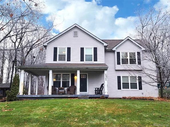 5340 Blossom Ln, Linden, MI 48451
