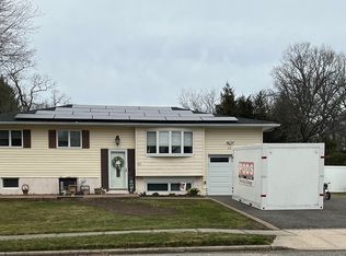 45 Seneca Dr, Commack, NY 11725