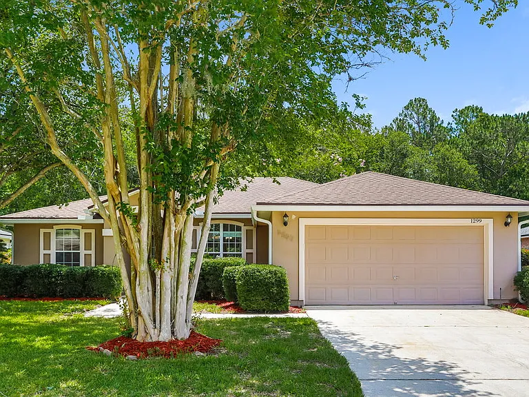 1299 Summit Oaks Dr E — Photo 1