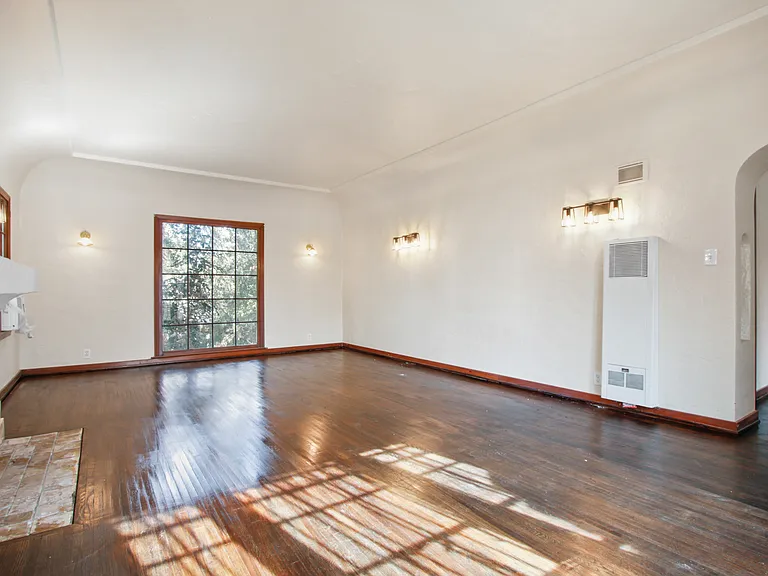1460 S Holt Ave — Photo 7