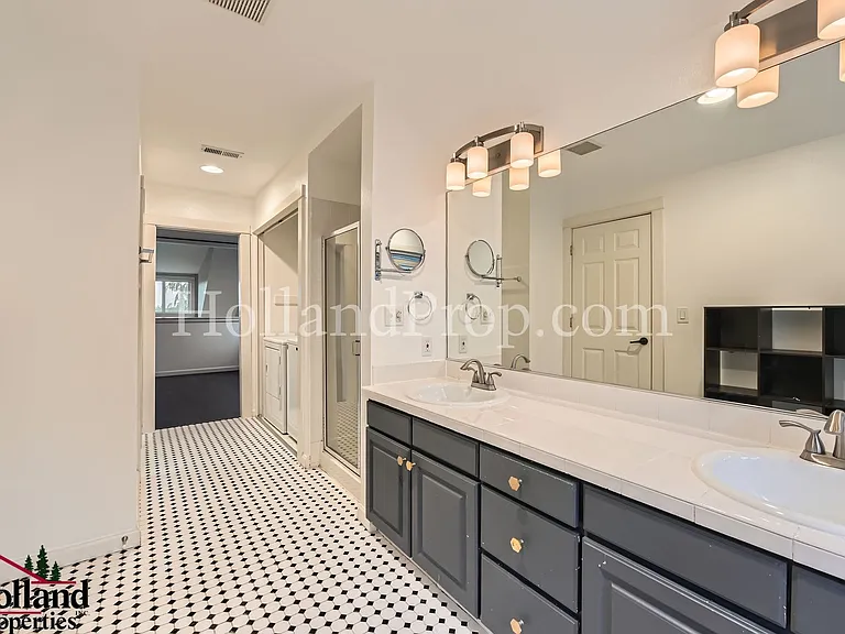 10250 NW Village Heights Dr — Photo 25