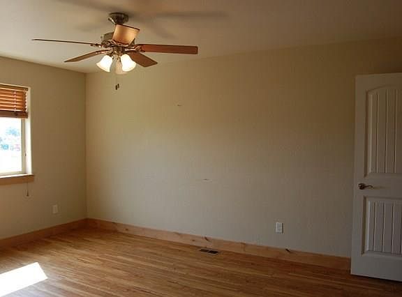 3rd image of 605 Sunrise Ct