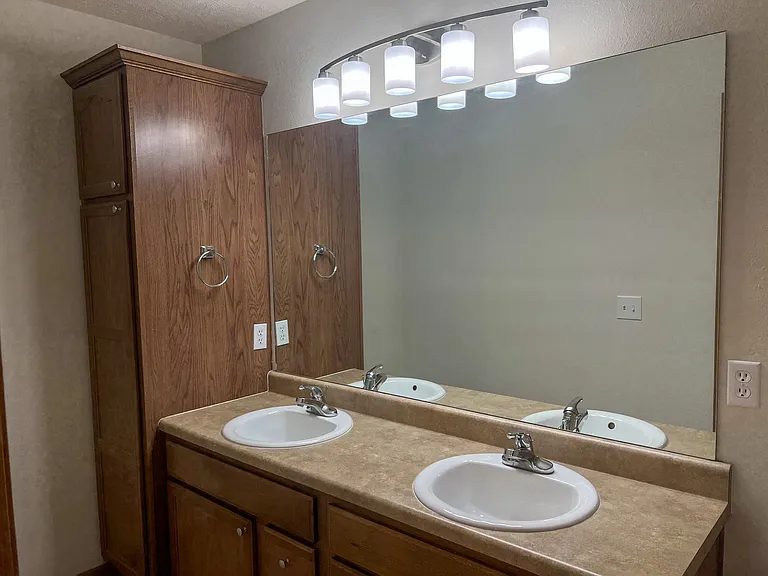 2944 W Swallow St — Photo 8