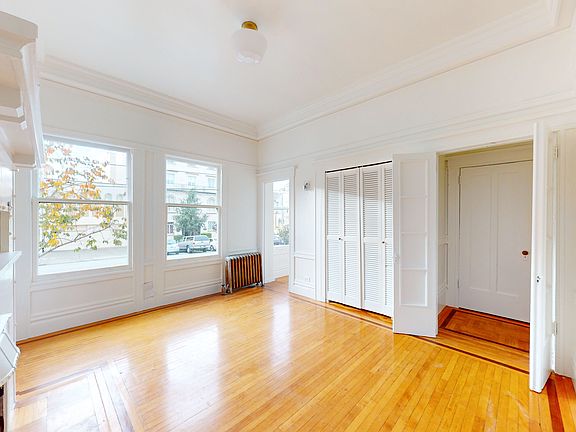 4th image of 550 Baker St #1