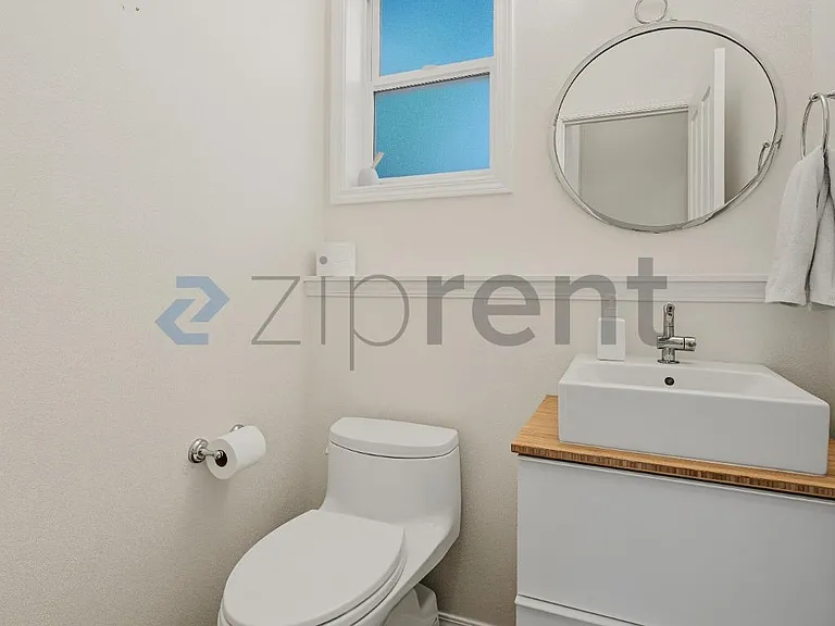 18052 SW Loxley Dr — Photo 16