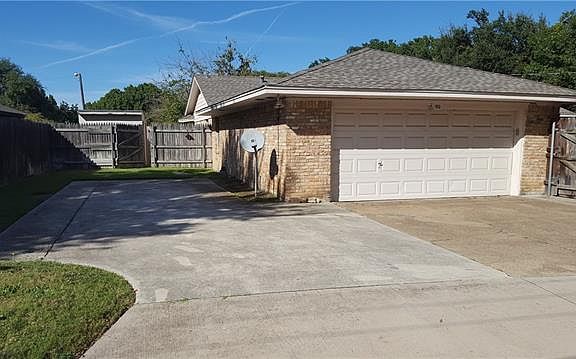 4th image of 913 Sharpshire Dr