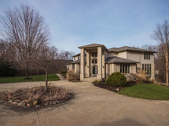 5th image of 684 Highlands Dr