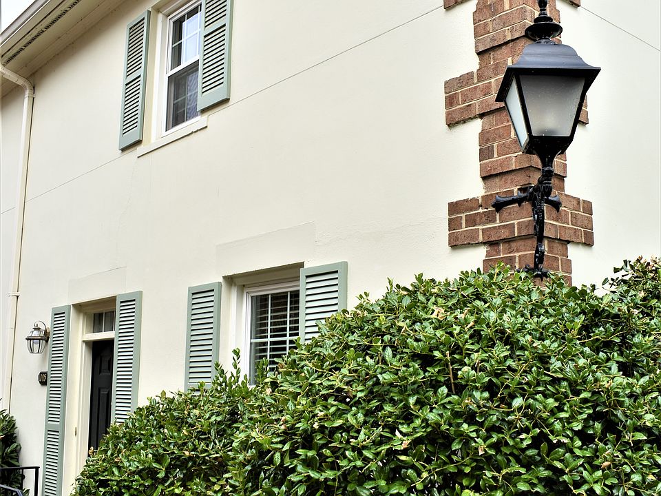 1st image of 1005 N Pitt St