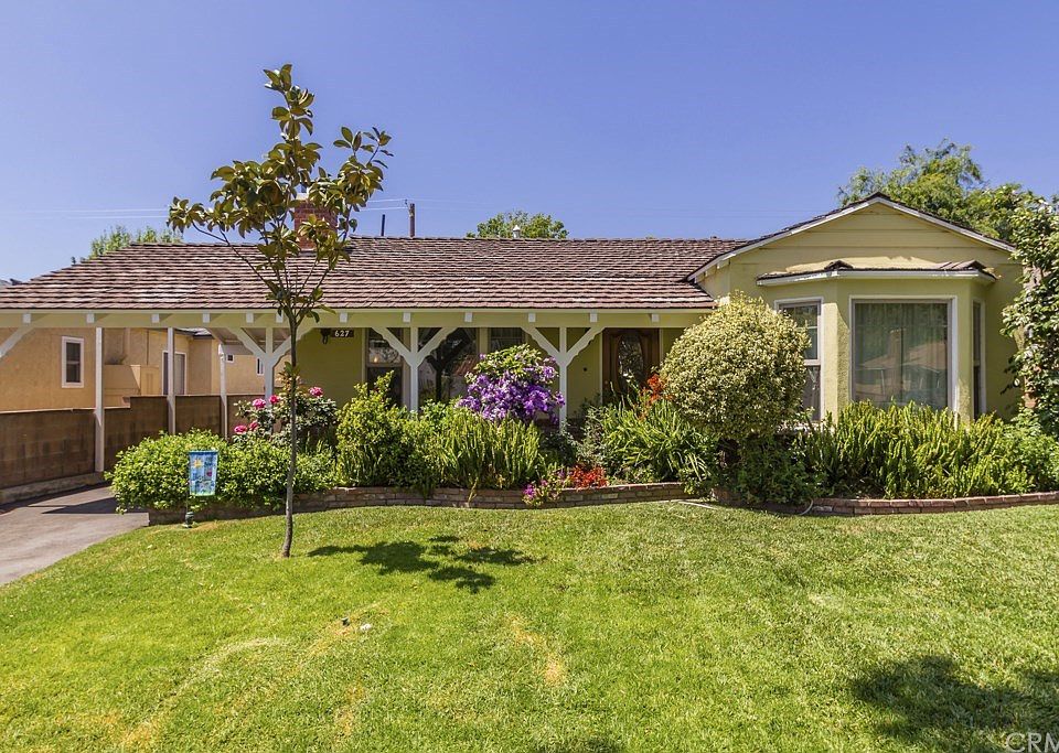 2nd image of 627 N Beachwood Dr