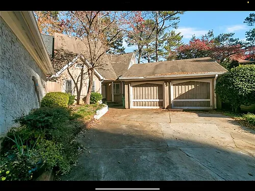 5089 Highland Hills Ct Photo 1