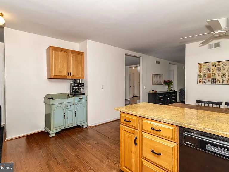 1800 Lark Ln — Photo 18