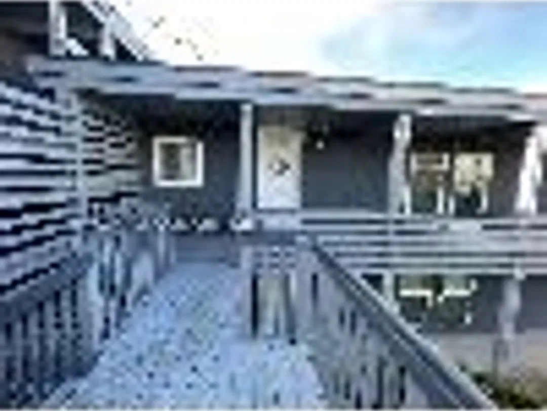 Sunsets! Location! Living here could be life changing! — Photo 3