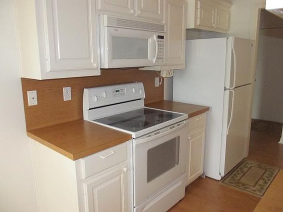5th image of 676 Inwood St
