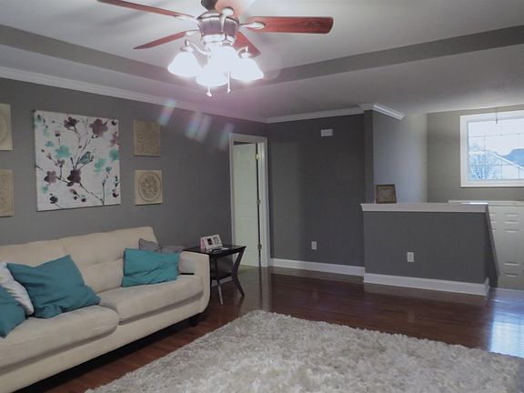 4th image of 132 Augusta Dr