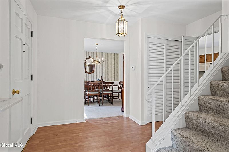 3rd image of 21 Laury Lane