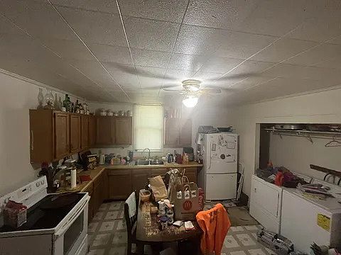 3rd image of 301 S 15th St