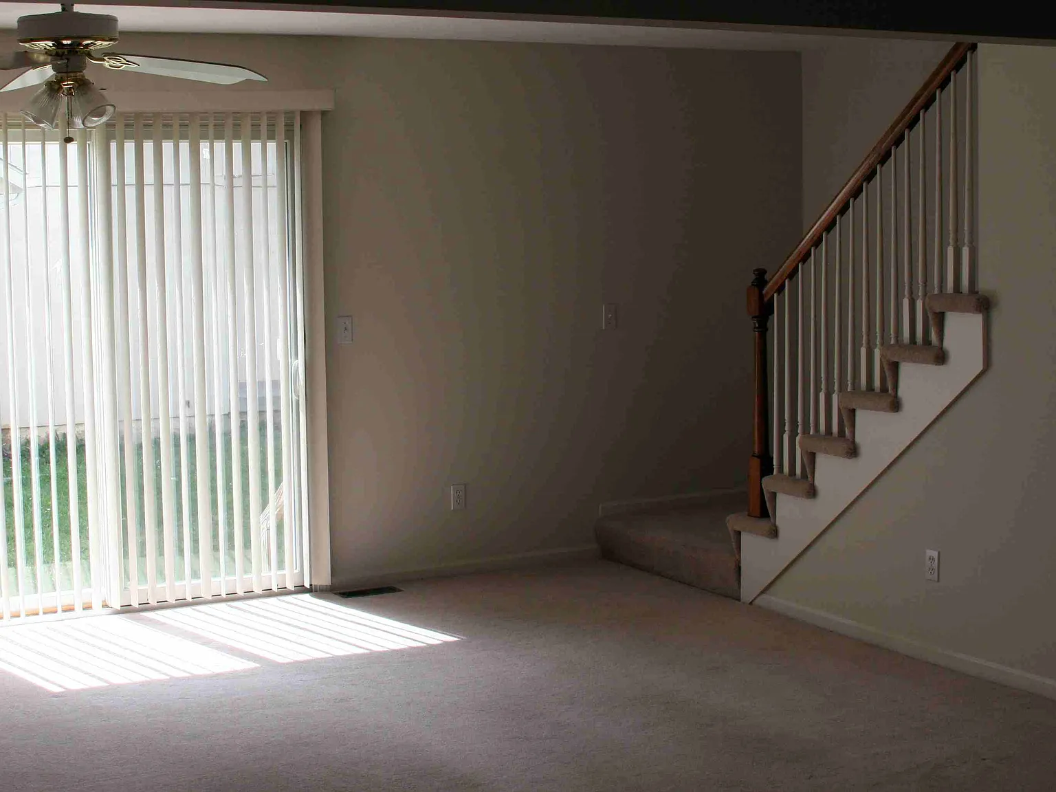 3 bed, 2.5 bath, 1600 sqft, $1,600 — Photo 3