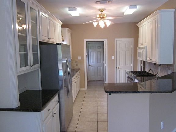 4th image of 8808 Royal Oaks Dr