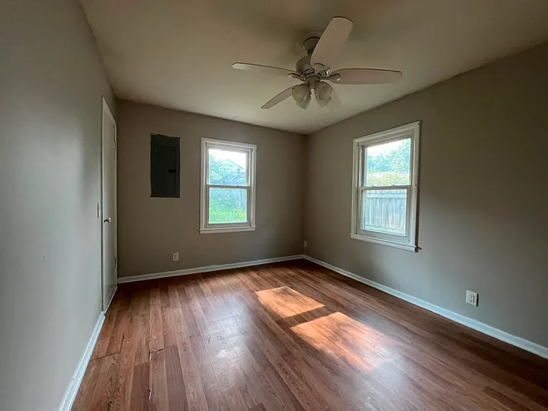 1526 E Corrington Ave — Photo 8