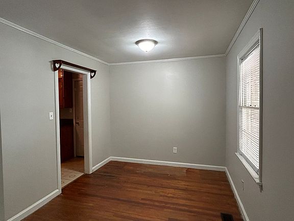 3rd image of 14 Dogwood Ave