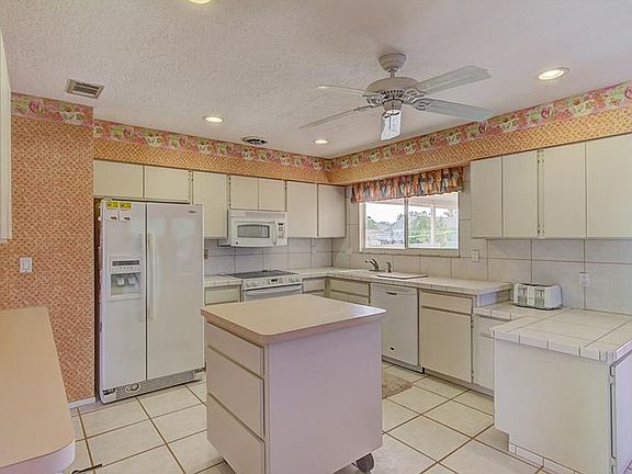 2nd image of 3026 Idlewood St