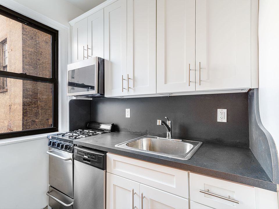 2nd image of 225 W 12th St APT 3F