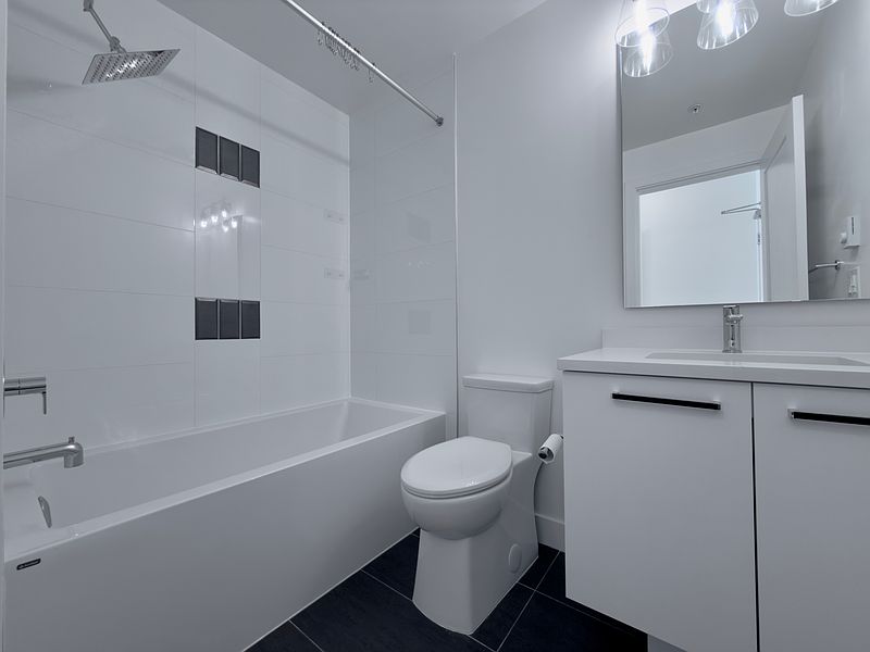 Surrey Apartment for rent - 2 Bedrooms — photo 9