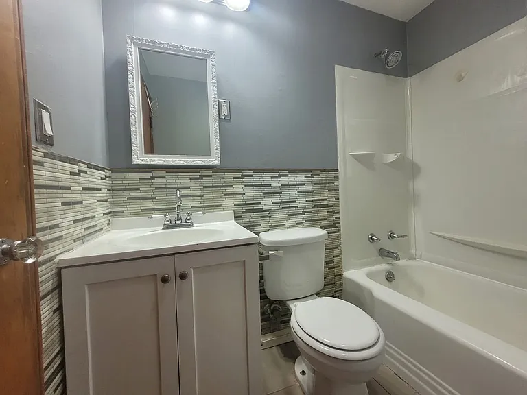 1007 W 7th St — Photo 5
