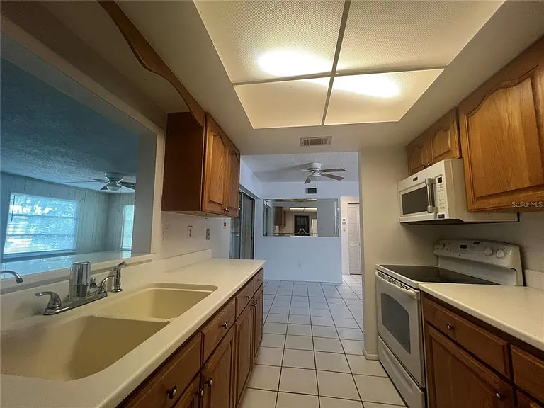 8250 Lombra Ave — Photo 8