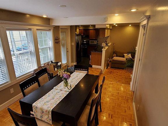5th image of 74 Caroline St