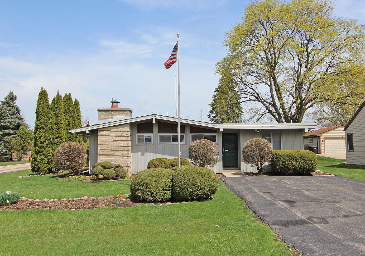 300 N Prairie Ln, Lake Zurich, IL 60047 Zillow