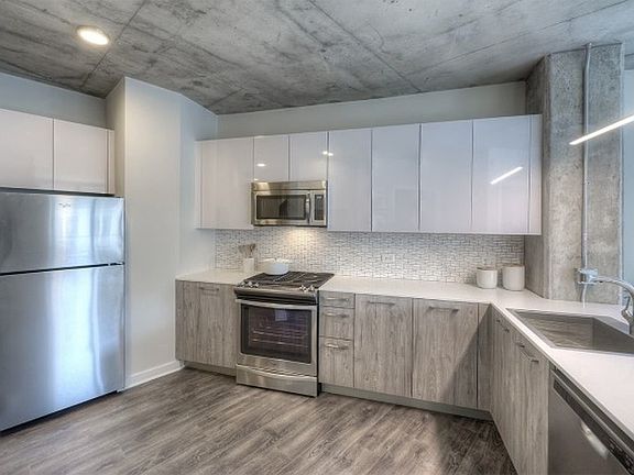 5th image of 3420 N Lincoln Ave #405