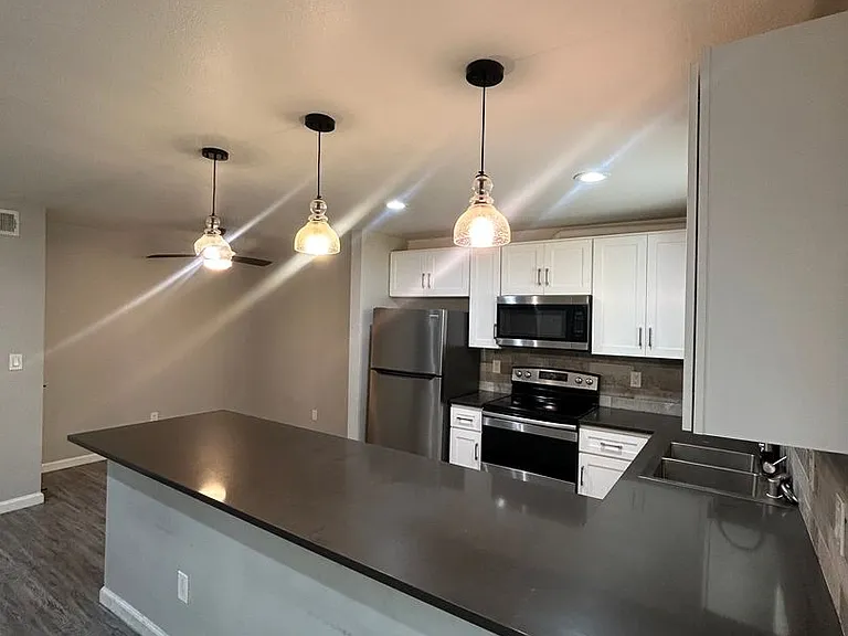 4912 Gaston Ave — Photo 15