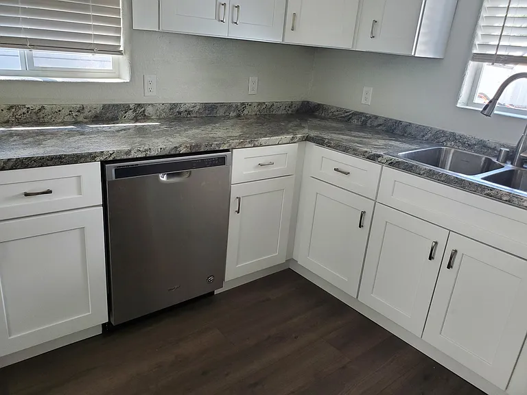 904 Coal Ave SW — Photo 3
