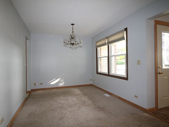 5th image of 955 Foxwood Ct