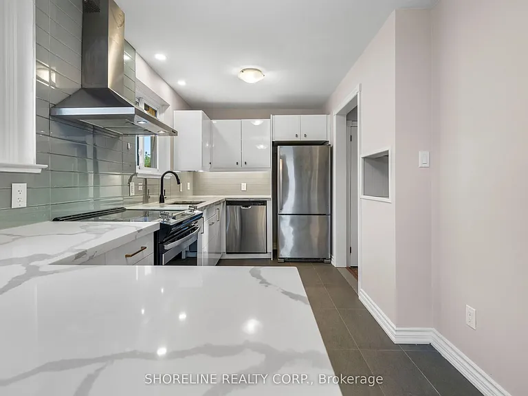 608 Raphael Ave #UPPER — Photo 3