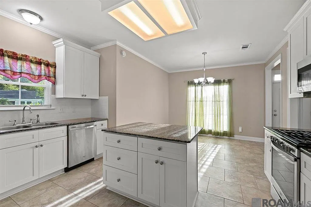 4 bed, 1750 sqft, $2,100 — Photo 4